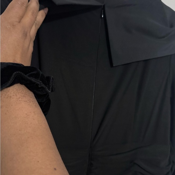 Elegant Black Off-Shoulder Dress - Picture 9 of 10